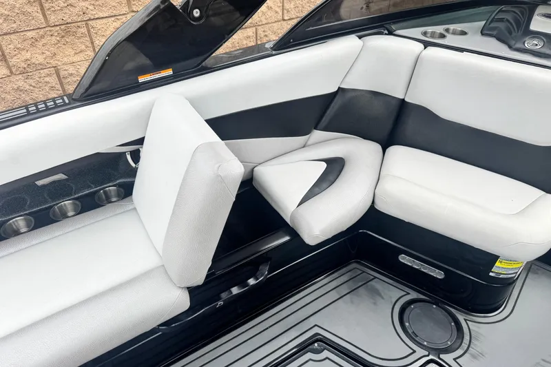 Slide: The Image of 2015 Centurion Enzo FS44 boat interior with stylish black and white seating. - 30