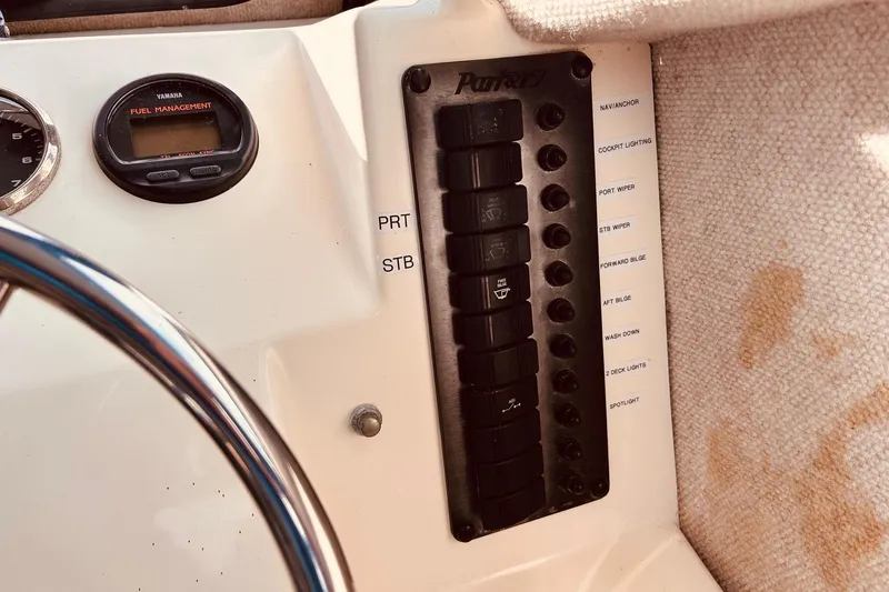 Slide: The Image of Control panel of a 2001 Parker 2520 Deep Vee Sport Cabin boat. - 17