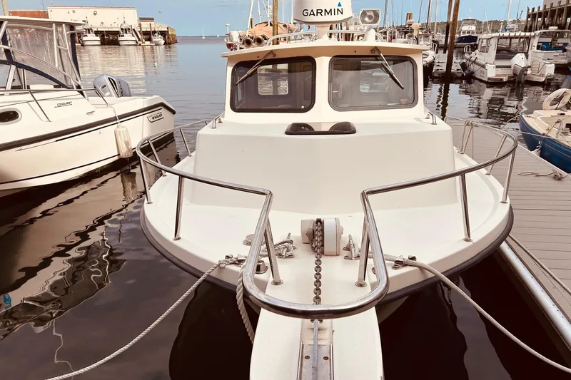 Slide: The Image of 2001 Parker 2520 Deep Vee Sport Cabin boat docked in a marina. - 6