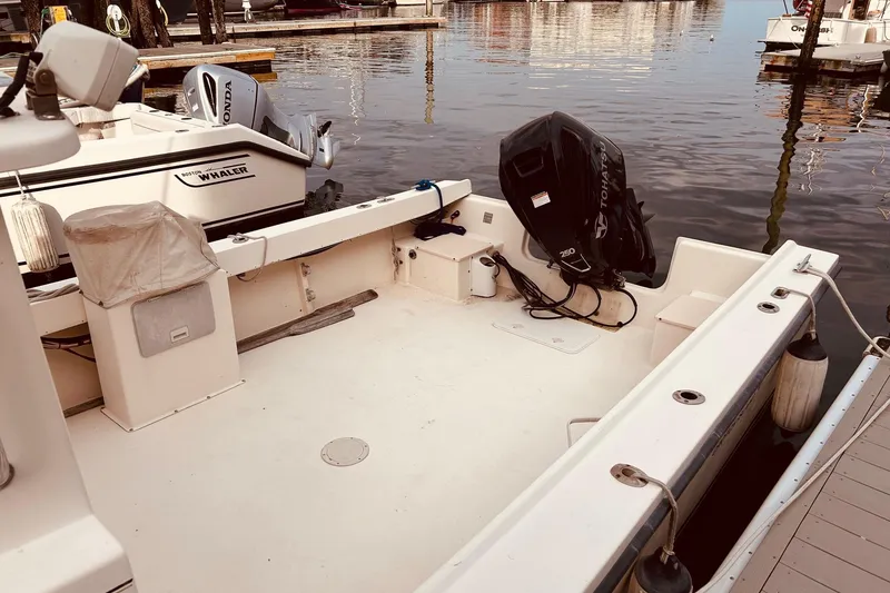 Slide: The Image of 2001 Parker 2520 Deep Vee Sport Cabin boat docked with outboard motor. - 8