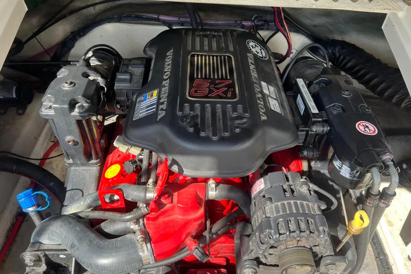 Slide: The Image of Volvo Penta 5.7 GXi engine in Azure AZ240, 2007 model, detailed view. - 7