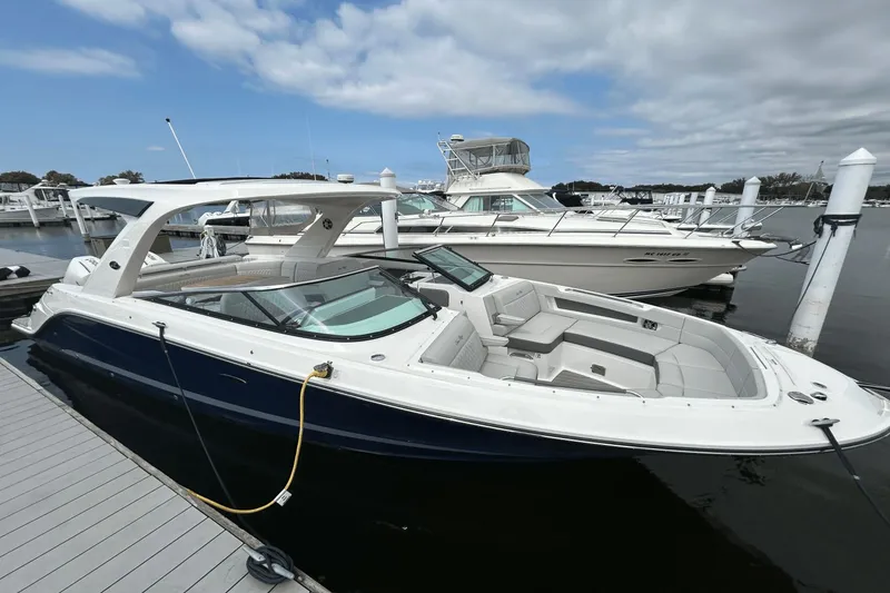 Slide: The Image of Sea Ray SLX 310 2025 - 1