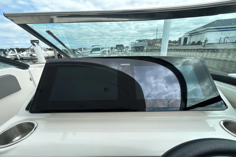 Slide: The Image of Sea Ray SLX 310 2025 - 25