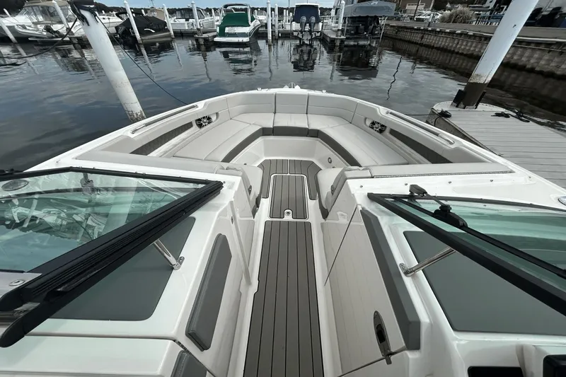 Slide: The Image of Sea Ray SLX 310 2025 - 39