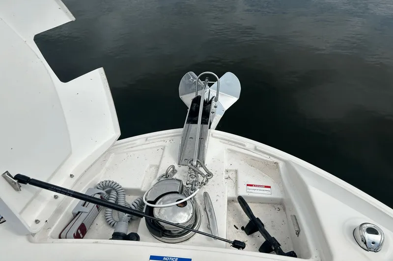 Slide: The Image of Sea Ray SLX 310 2025 - 43