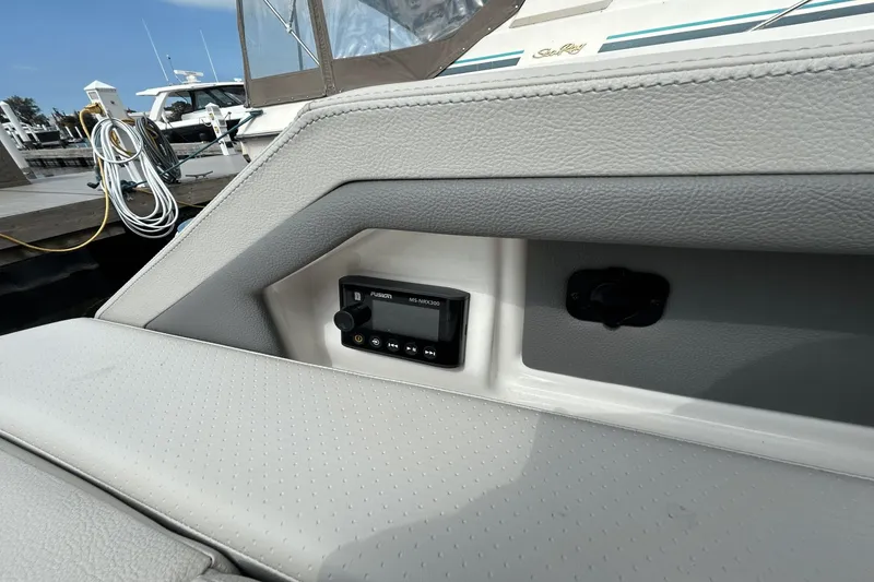Slide: The Image of Sea Ray SLX 310 2025 - 45