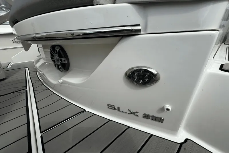 Slide: The Image of Sea Ray SLX 310 2025 - 48