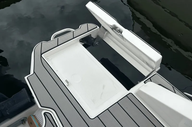 Slide: The Image of Sea Ray SLX 310 2025 - 50