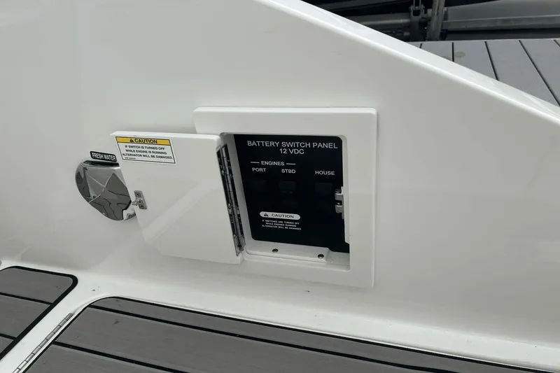 Slide: The Image of Sea Ray SLX 310 2025 - 58