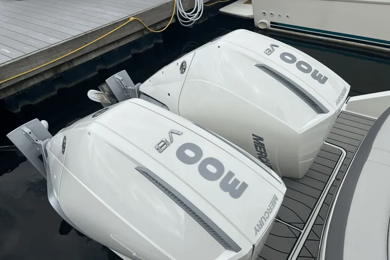 Slide: The Image of Sea Ray SLX 310 2025 - 8