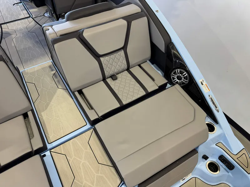 Slide: The Image of Yamaha 255 XD 2025 - 11