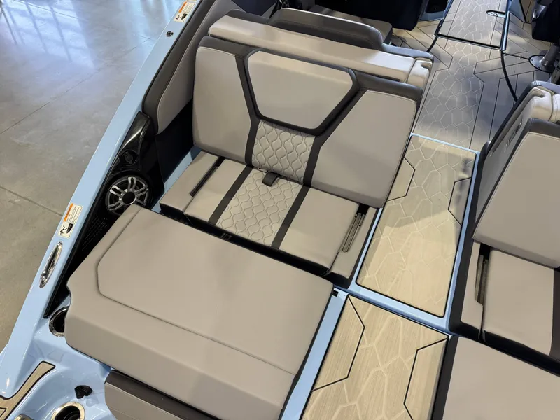 Slide: The Image of Yamaha 255 XD 2025 - 12