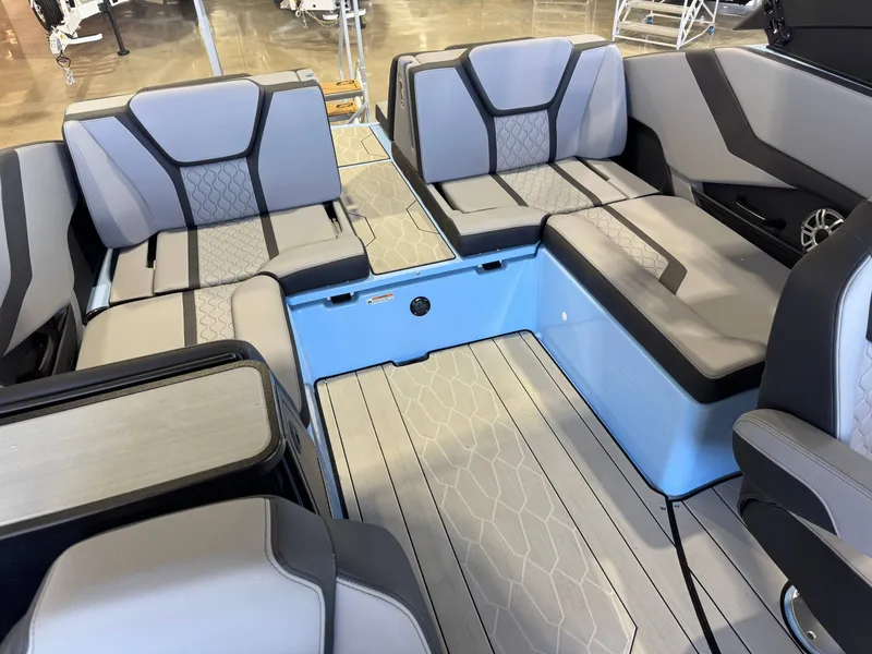 Slide: The Image of Yamaha 255 XD 2025 - 16