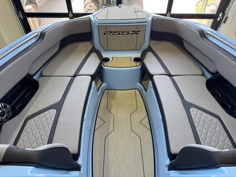 Slide: The Image of Yamaha 255 XD 2025 - 17