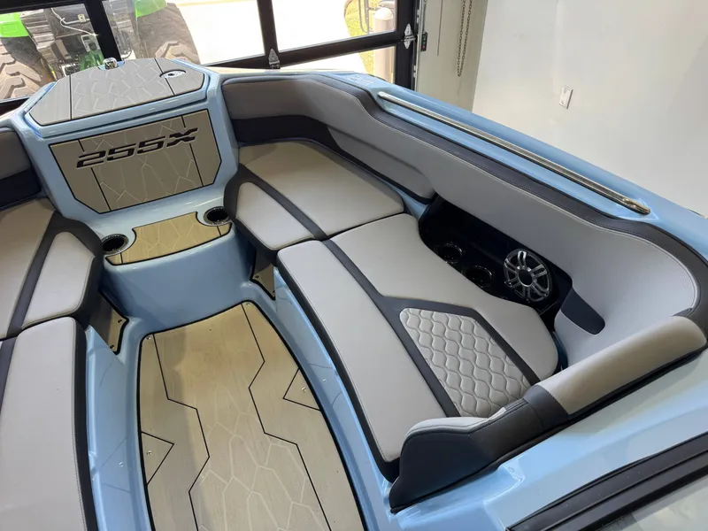 Slide: The Image of Yamaha 255 XD 2025 - 18