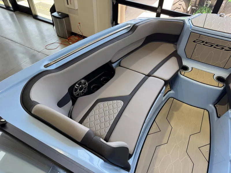 Slide: The Image of Yamaha 255 XD 2025 - 19