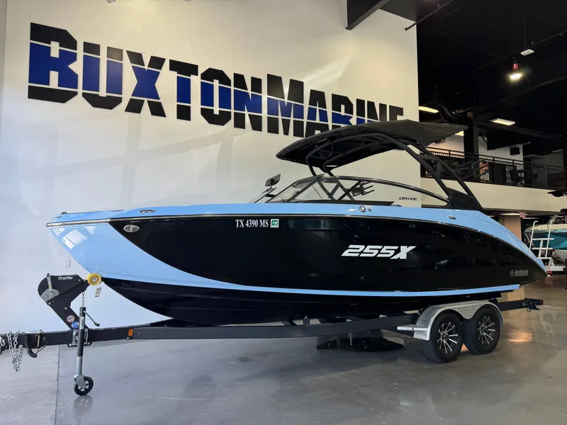 Slide: The Image of Yamaha 255 XD 2025 - 3