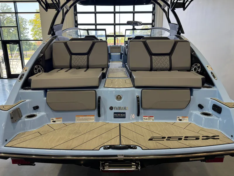 Slide: The Image of Yamaha 255 XD 2025 - 8