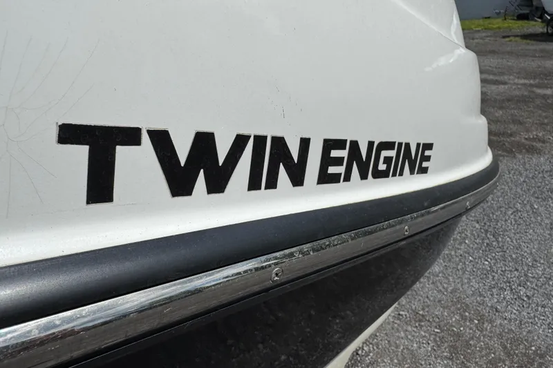 Slide: The Image of 2008 Yamaha Boats 212X with twin engine label on white hull. - 3