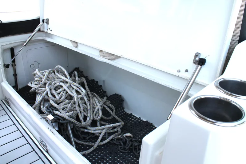 Slide: The Image of Storage compartment with ropes on a 2021 Jeanneau Leader 10.5 boat. - 16