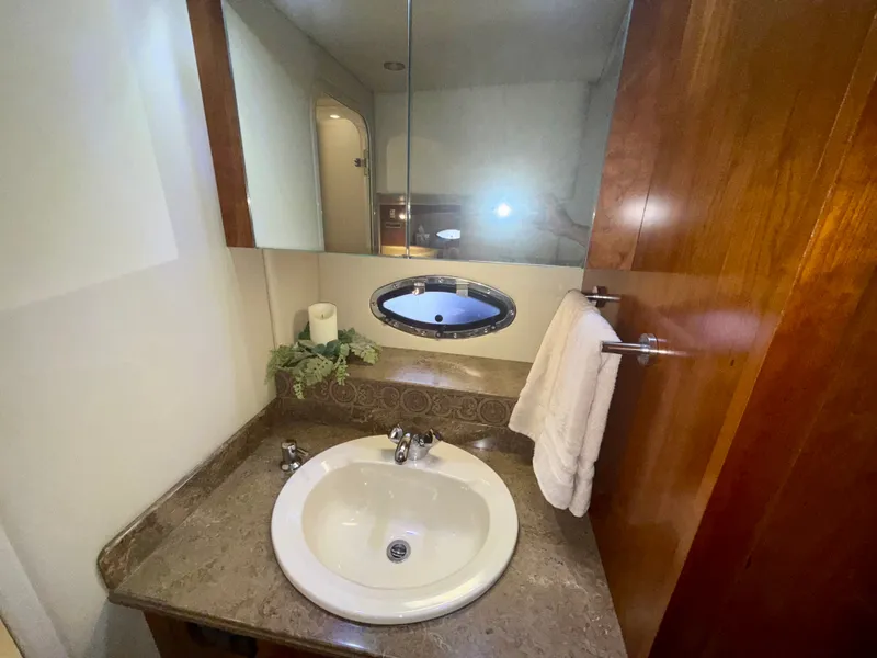 Slide: The Image of Cruisers 420 Coupe 2009 - 23