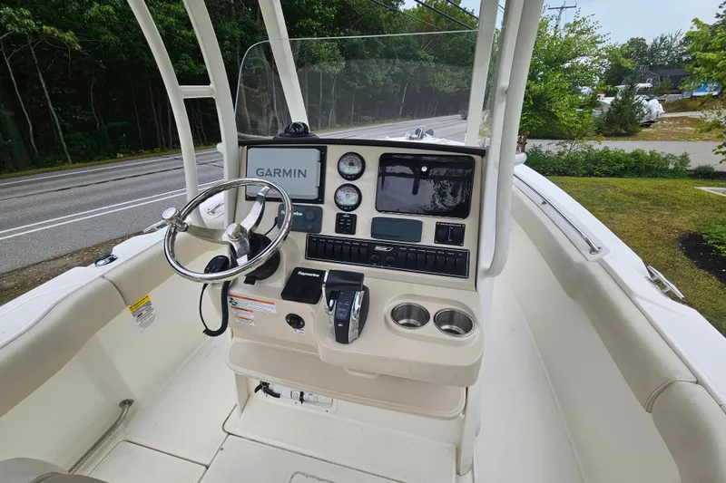 Slide: The Image of Boston Whaler 230 Outrage 2019 - 13