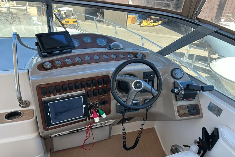 Slide: The Image of Maxum 3300 SCR 2000 - 12