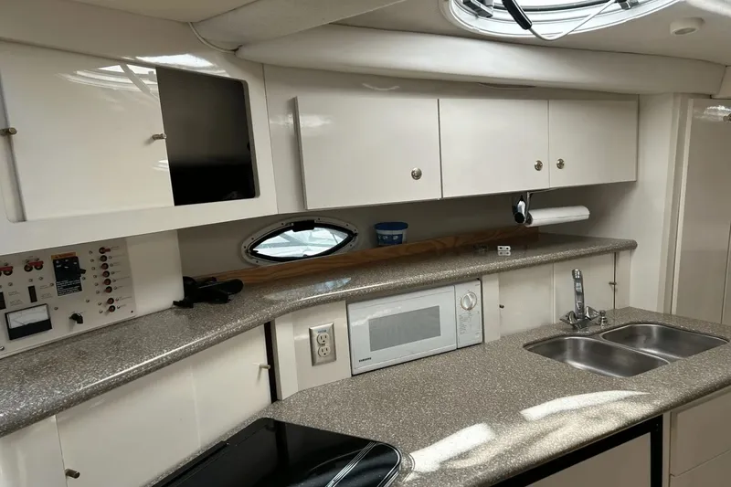 Slide: The Image of Maxum 3300 SCR 2000 - 16