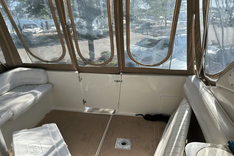 Slide: The Image of Maxum 3300 SCR 2000 - 2