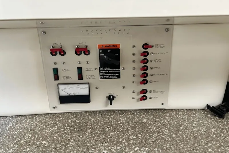 Slide: The Image of Maxum 3300 SCR 2000 - 21