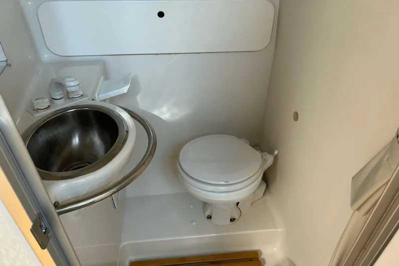 Slide: The Image of Maxum 3300 SCR 2000 - 25