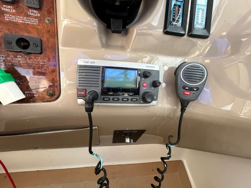 Slide: The Image of Maxum 3300 SCR 2000 - 34