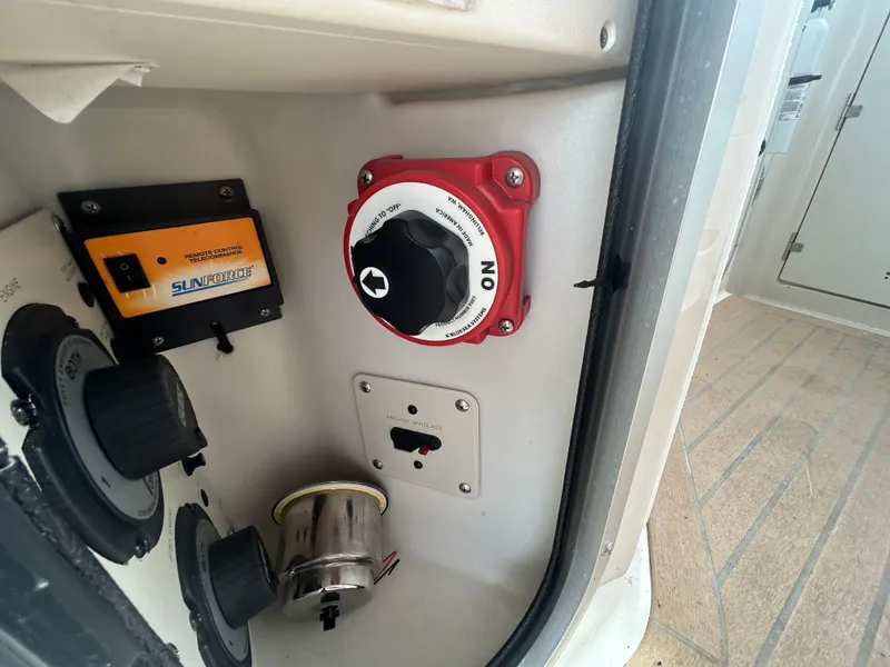 Slide: The Image of Maxum 3300 SCR 2000 - 35