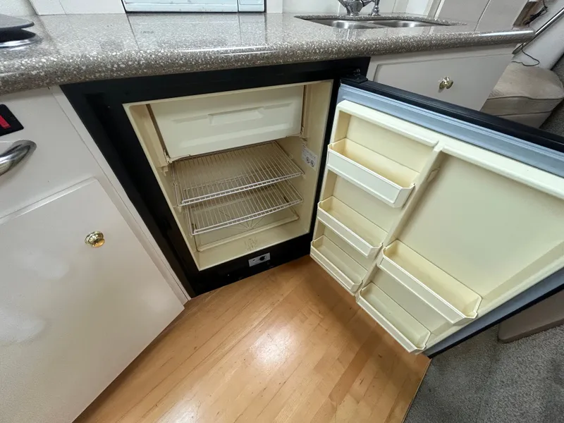 Slide: The Image of Maxum 3300 SCR 2000 - 44