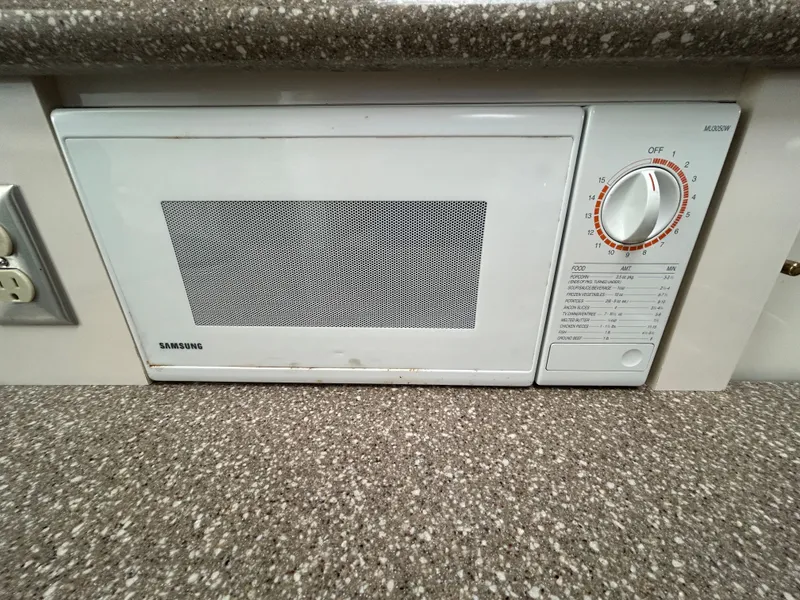 Slide: The Image of Maxum 3300 SCR 2000 - 45