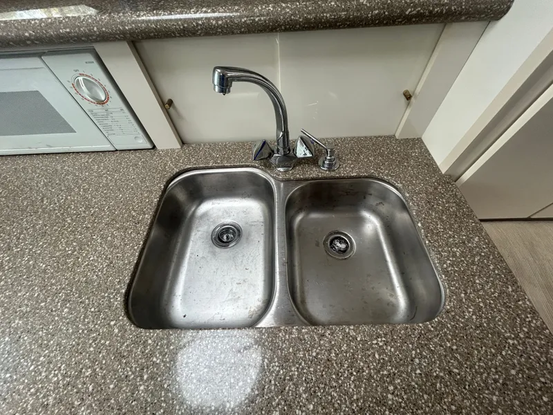 Slide: The Image of Maxum 3300 SCR 2000 - 46