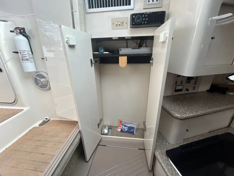 Slide: The Image of Maxum 3300 SCR 2000 - 56