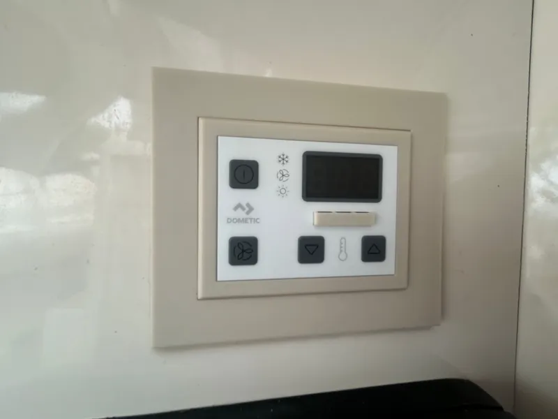 Slide: The Image of Maxum 3300 SCR 2000 - 59