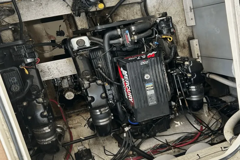 Slide: The Image of Maxum 3300 SCR 2000 - 60