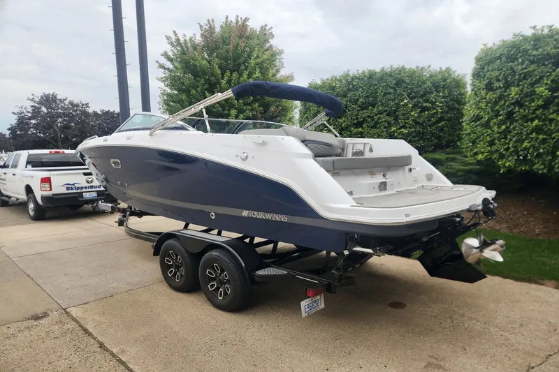 Slide: The Image of Four Winns HD5 2023 - 2