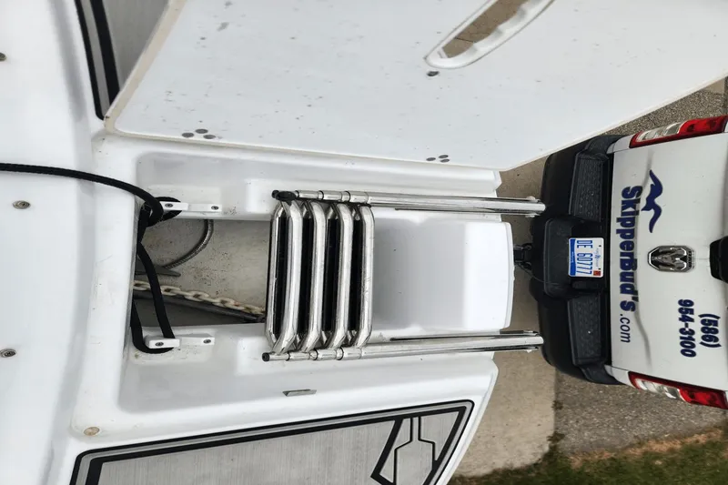 Slide: The Image of Four Winns HD5 2023 - 21