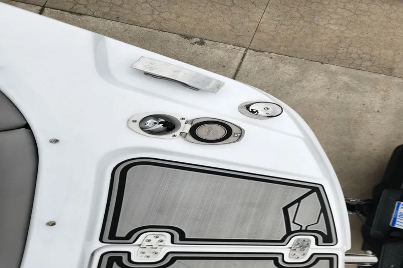 Slide: The Image of Four Winns HD5 2023 - 22