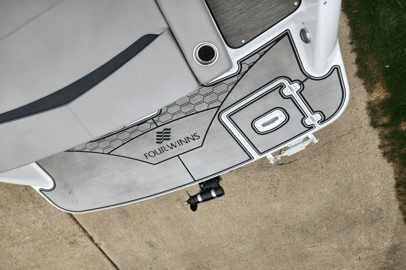 Slide: The Image of Four Winns HD5 2023 - 23