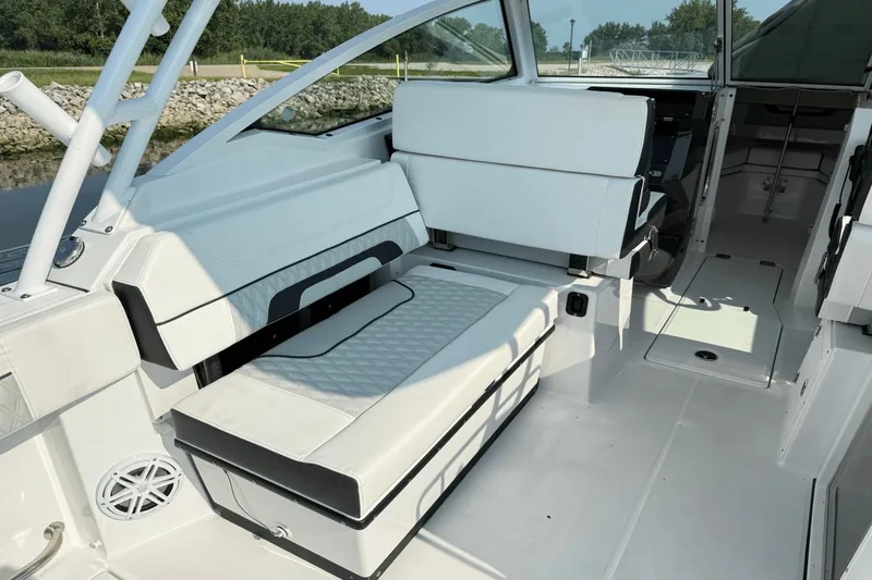 Slide: The Image of Blackfin 272 DC 2023 - 20