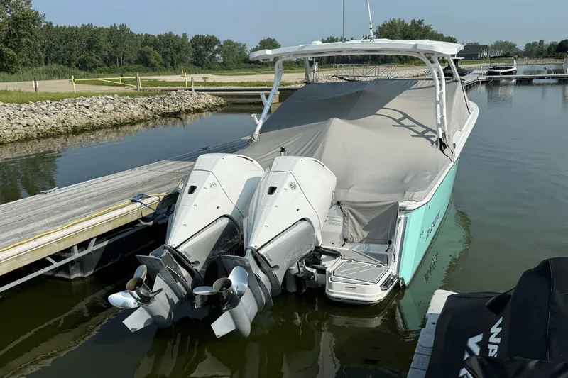 Slide: The Image of Blackfin 272 DC 2023 - 24