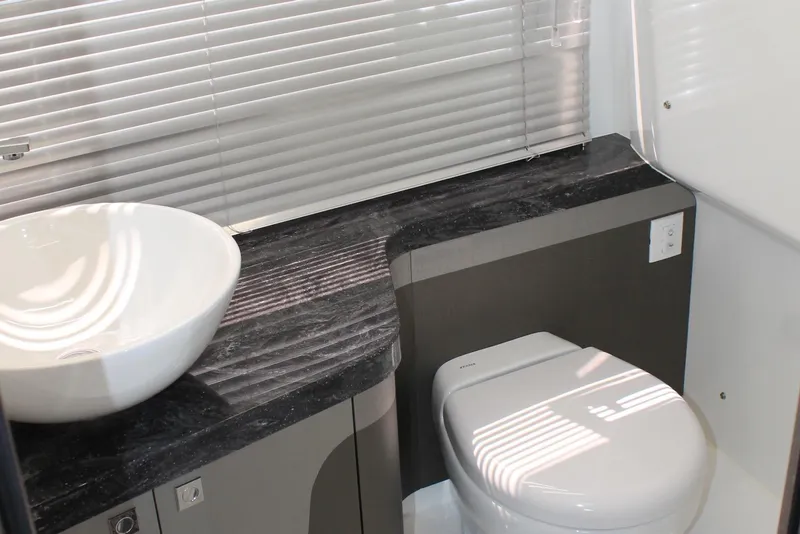 Slide: The Image of Galeon 325 GTO 2022 - 32