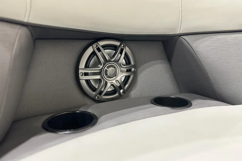 Slide: The Image of Speaker and cup holders in 2026 Viaggio Lago V 20 C interior. - 25