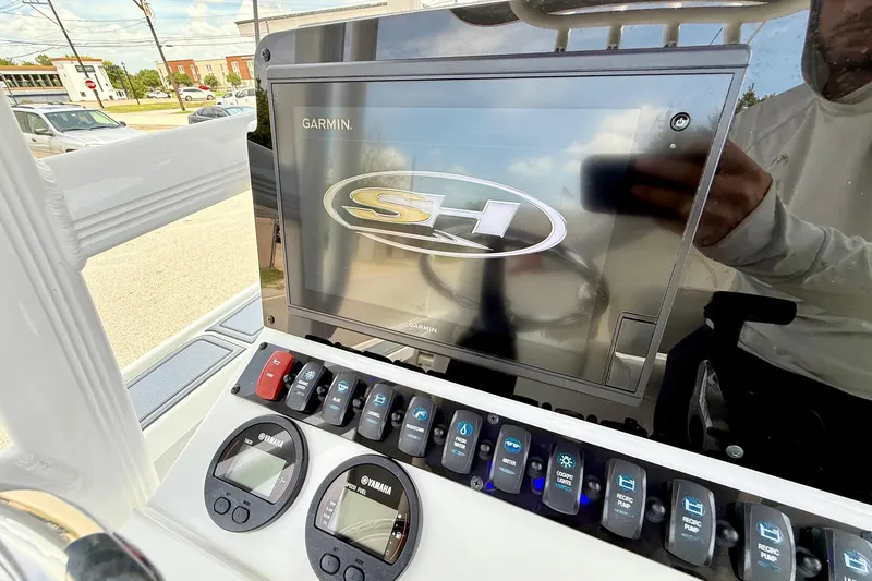 Slide: The Image of Garmin display and controls on 2021 Sea Hunt BX 22 BR boat dashboard. - 18