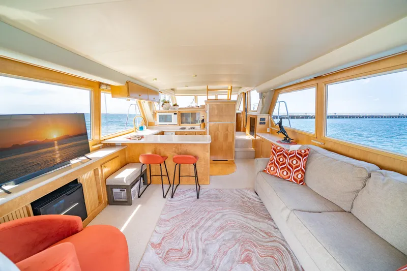 Slide: The Image of Luxurious interior of 2000 Navigator 5300 Classic yacht with modern amenities and ocean view. - 18