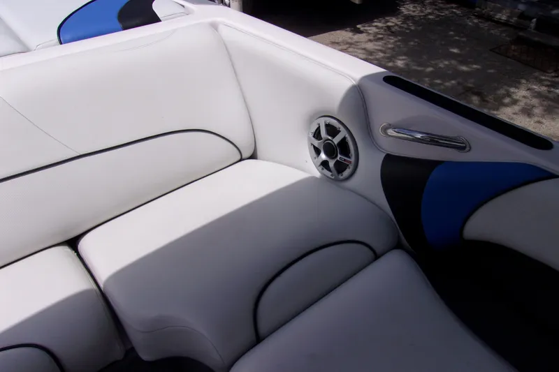 Slide: The Image of 2005 Correct Craft 210 SUPER AIR TEAM EDITION boat interior with white seating and speaker. - 9